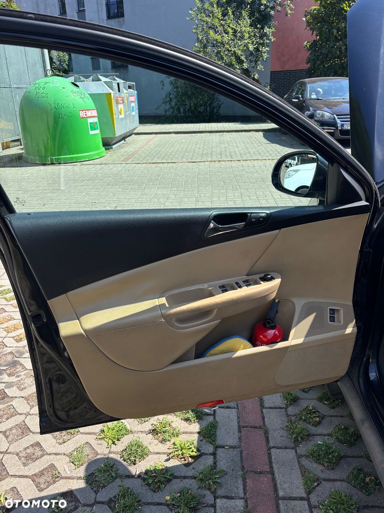 Volkswagen Passat 2.0 TDI Highline - 12