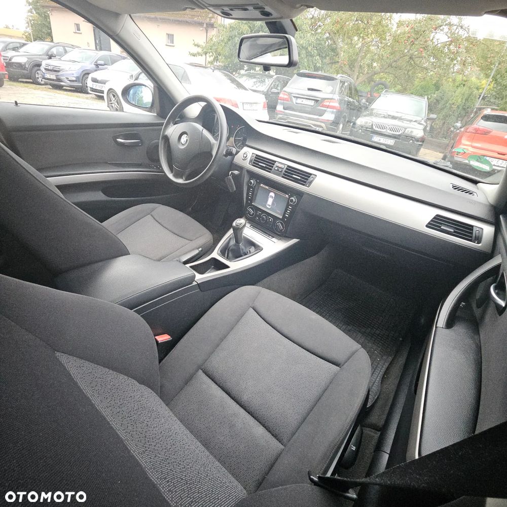 BMW Seria 3 318i Touring - 21