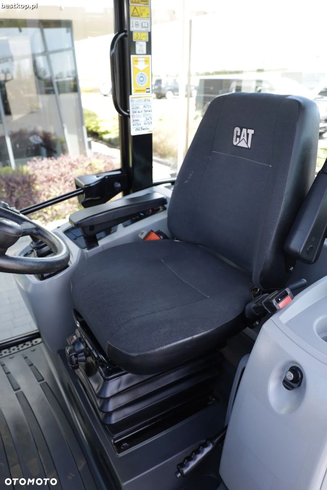 Caterpillar CAT 906M - 23