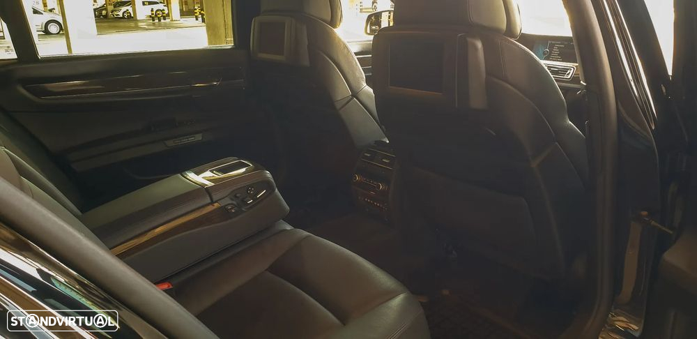 BMW 750 Li - 9