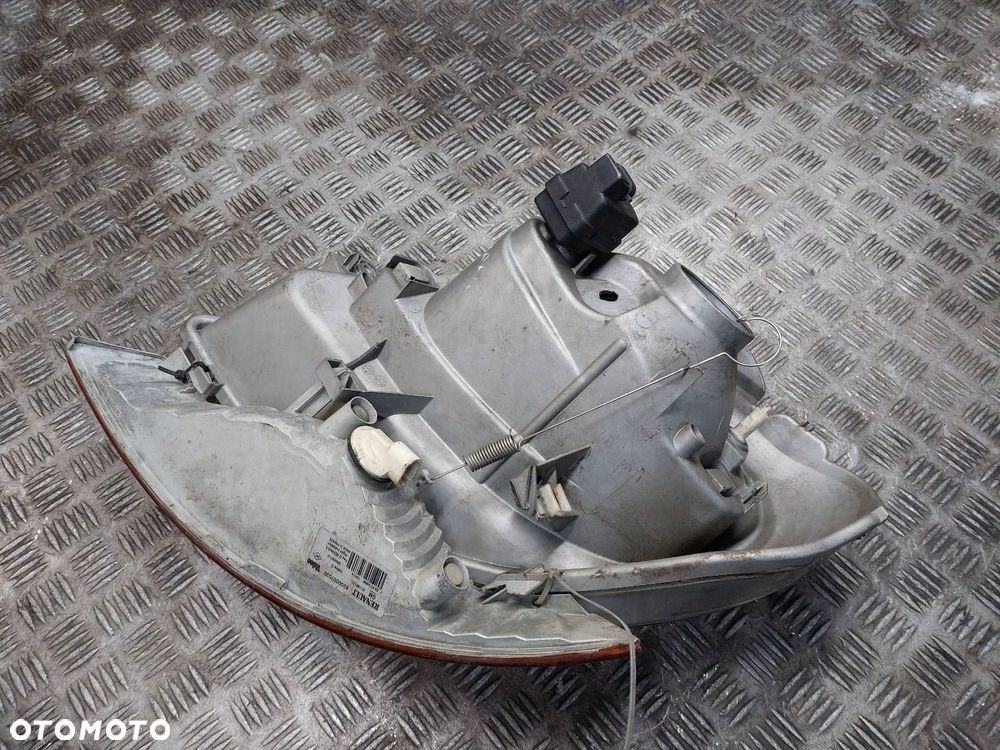 LAMPA PRAWY PRZÓD RENAULT TRAFIC II EU EUROPA 7700311372 8200007030 - 4