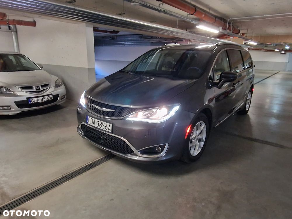 Chrysler Pacifica - 3