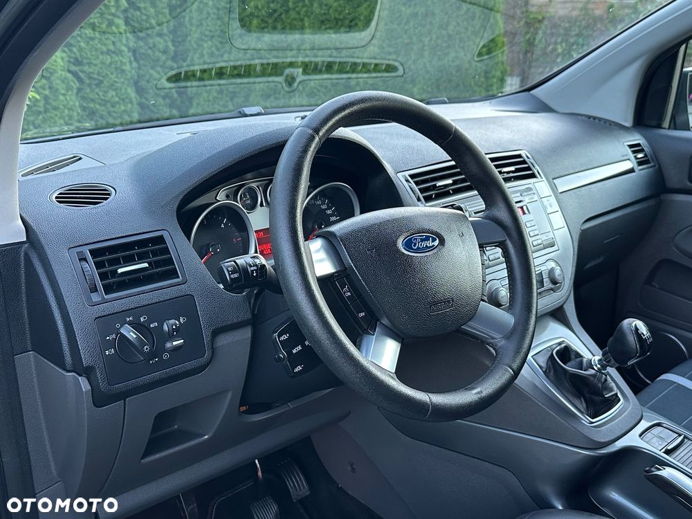 Ford Kuga 2.0 TDCi 4x4 Titanium - 29