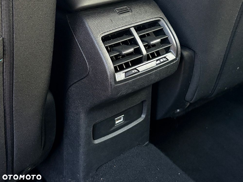 Citroën C4 PureTech 130 Stop&Start EAT8 FEEL PACK - 27