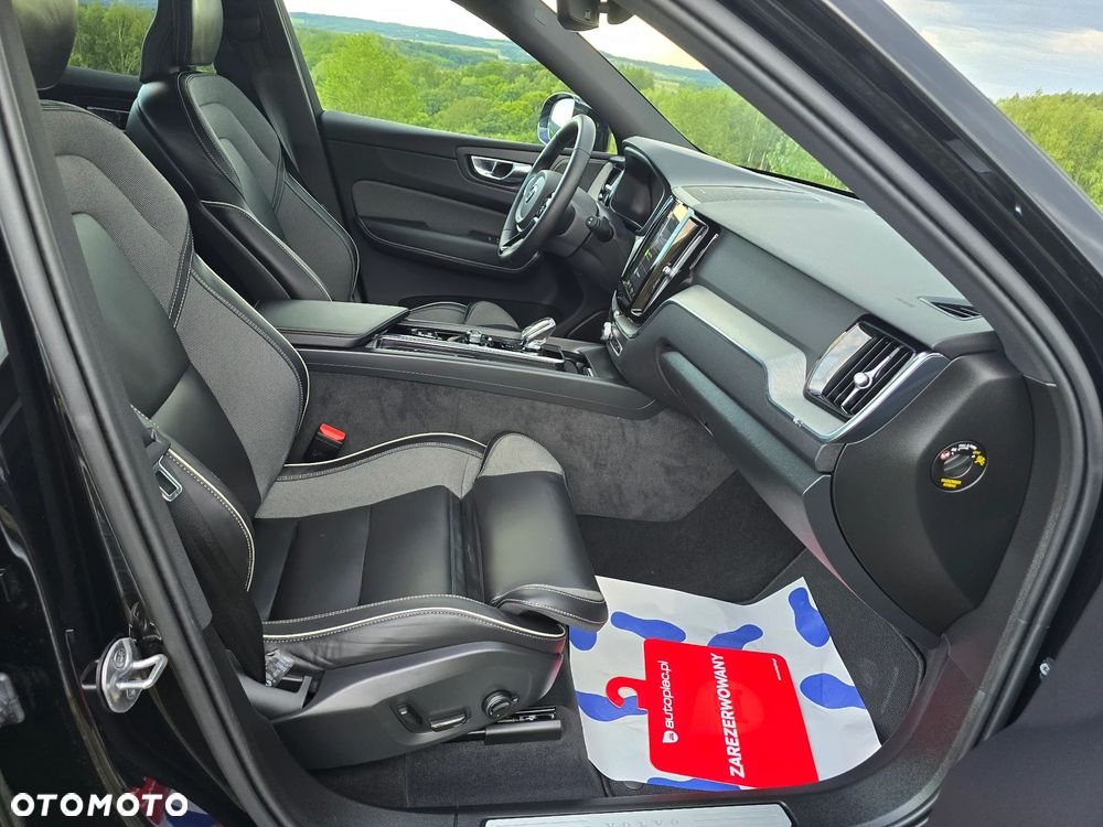 Volvo XC 60 B5 B AWD Plus Dark - 32