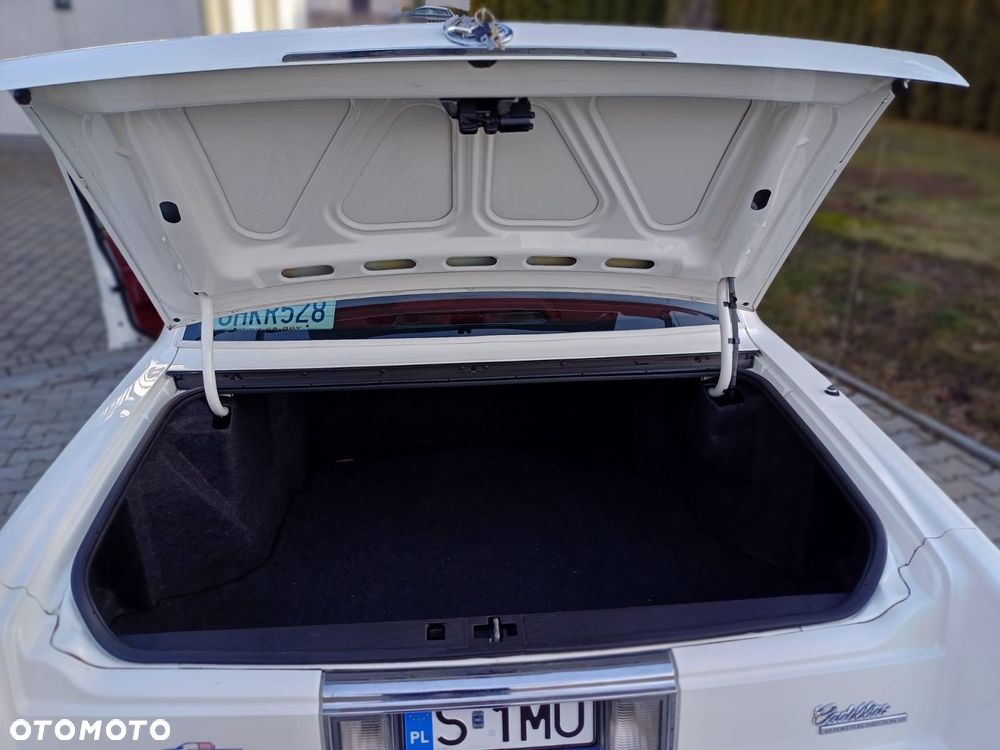 Cadillac Deville 4.9 STD - 22