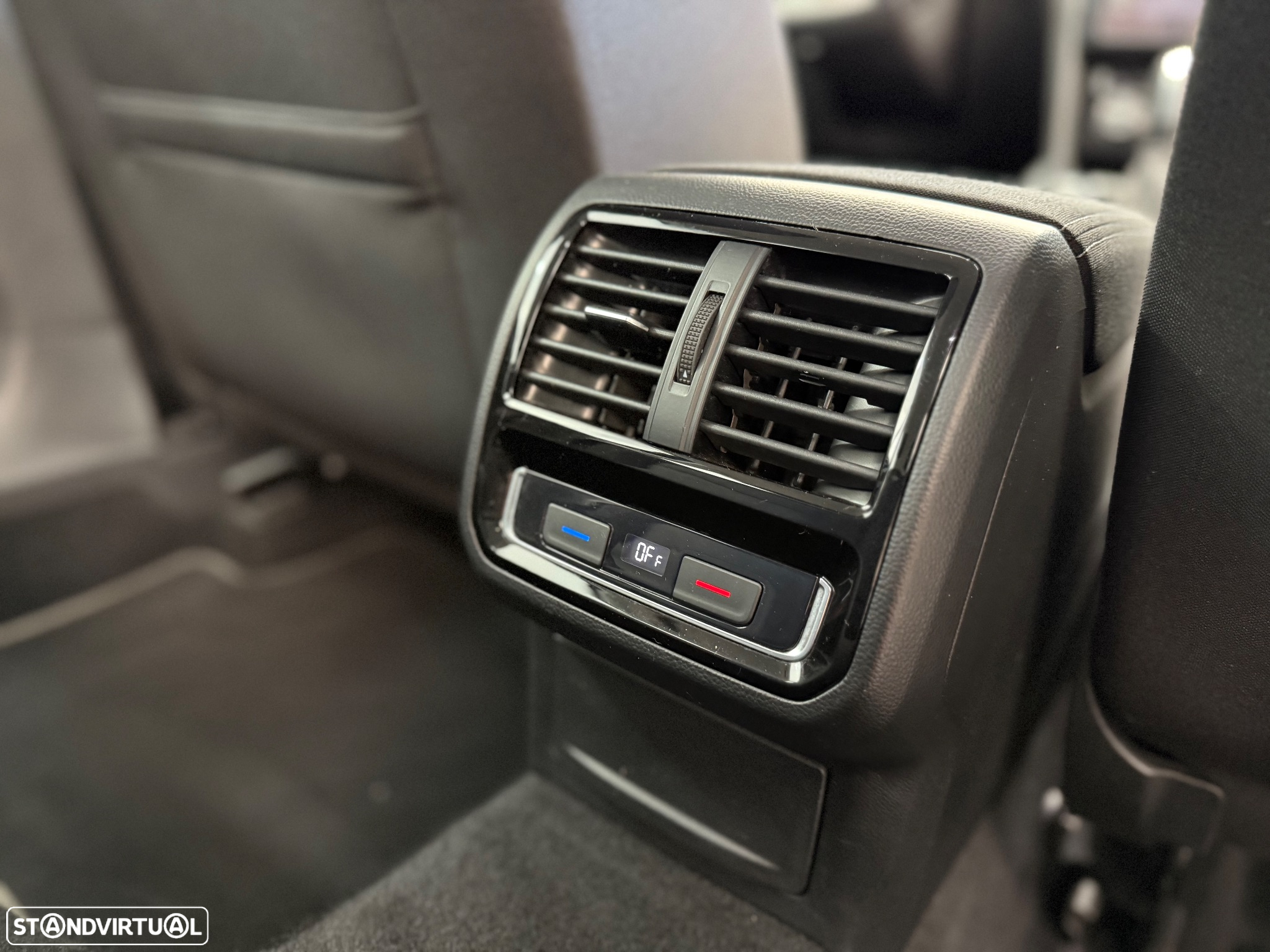 VW Passat Variant 1.6 TDI Confortline DSG - 24
