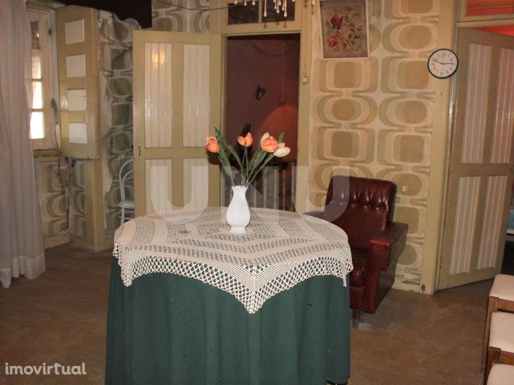 Duas Moradias para Remodelar para Venda na Lousa, Castelo Branco - Grande imagem: 5/17