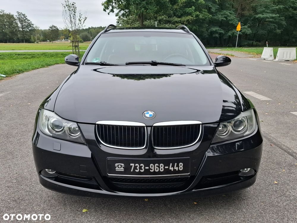 BMW Seria 3 318i Touring - 9