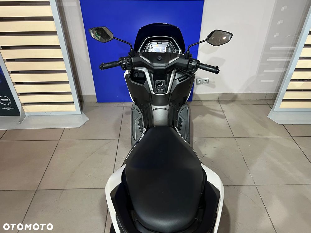 Yamaha NMAX - 7