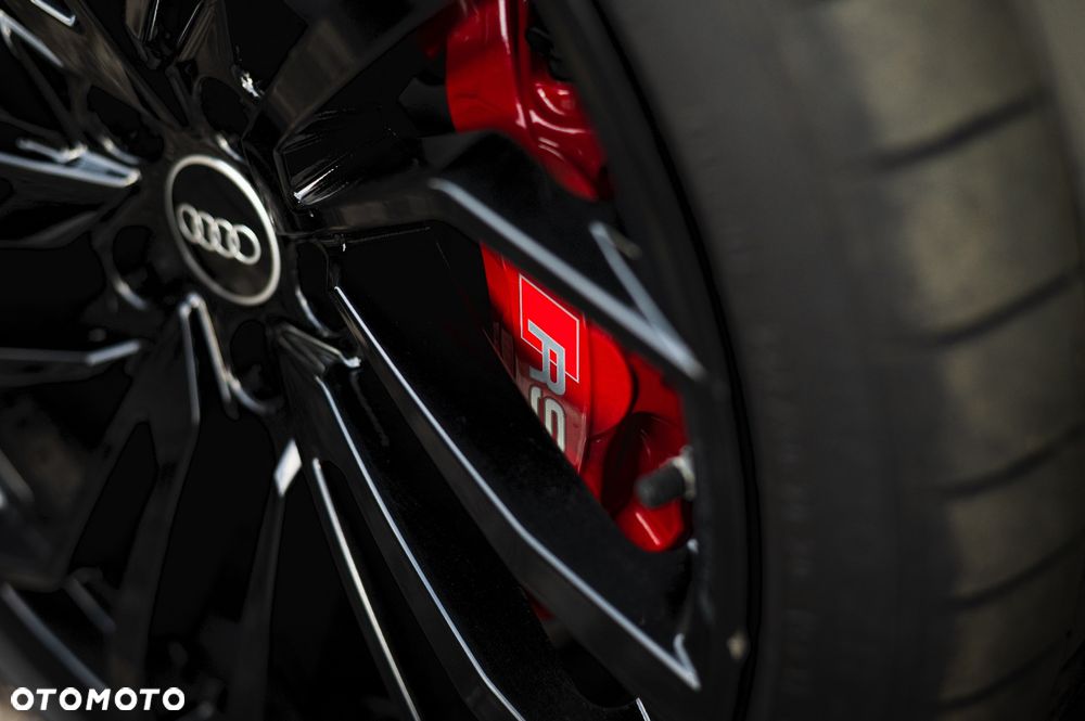 Audi RS4 Avant - 12