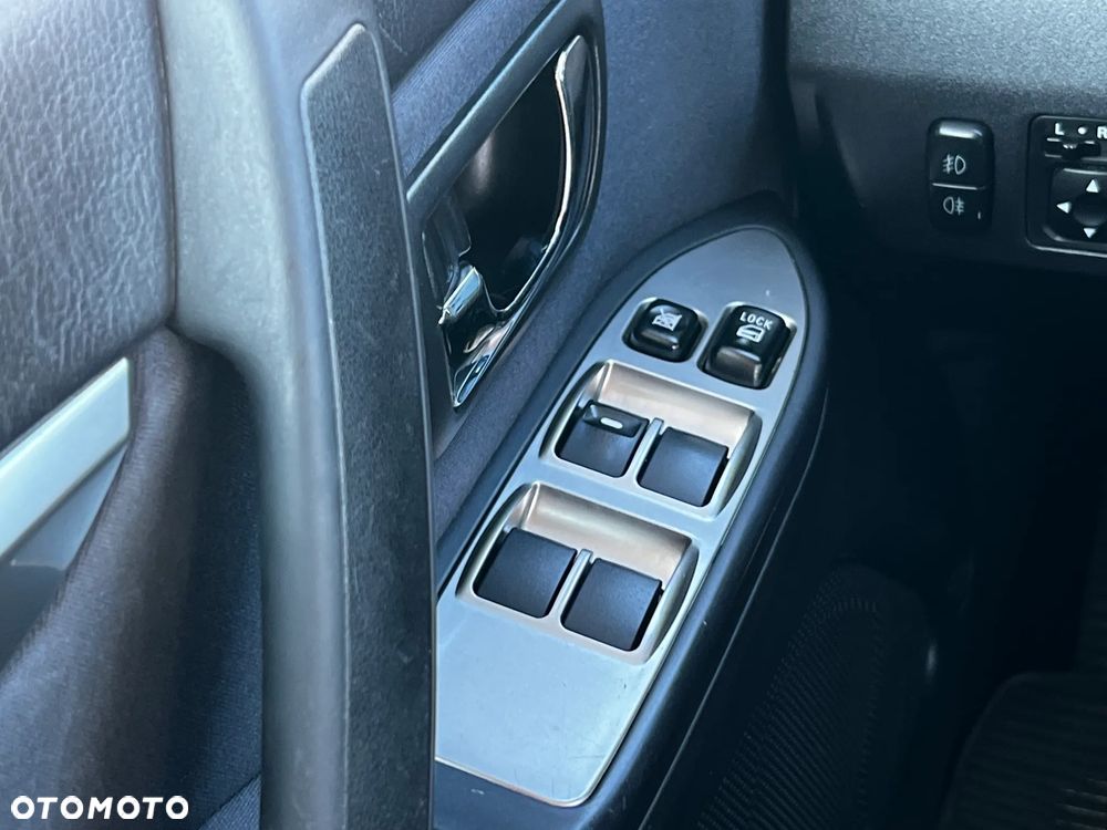 Mitsubishi Pajero - 19