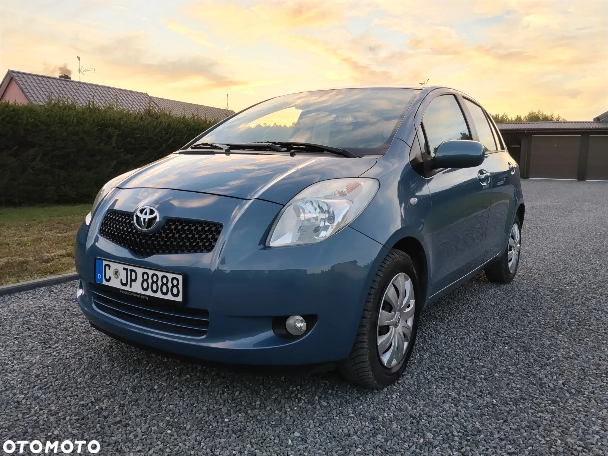 Toyota Yaris 1.3 VVT-i Sol - 2