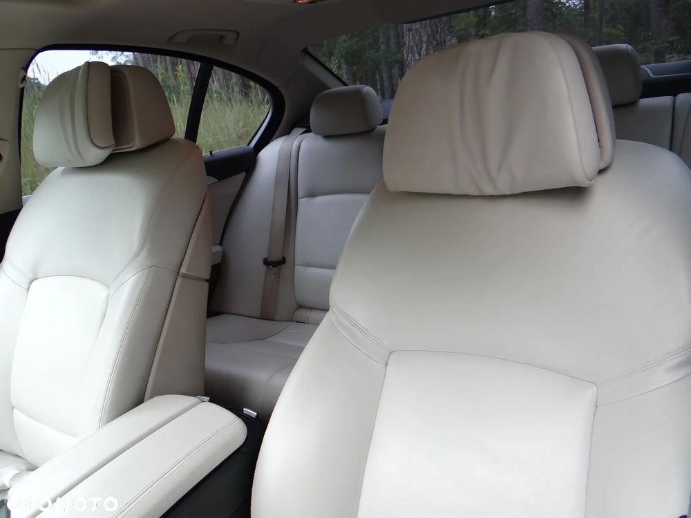 BMW Seria 5 525d - 26