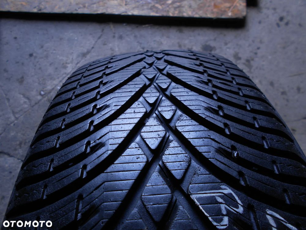 OPONA POJEDYNKA  205/55R16 BFGOODRICH G-FORCE WINTER 2 DOT 3520 8MM - 2
