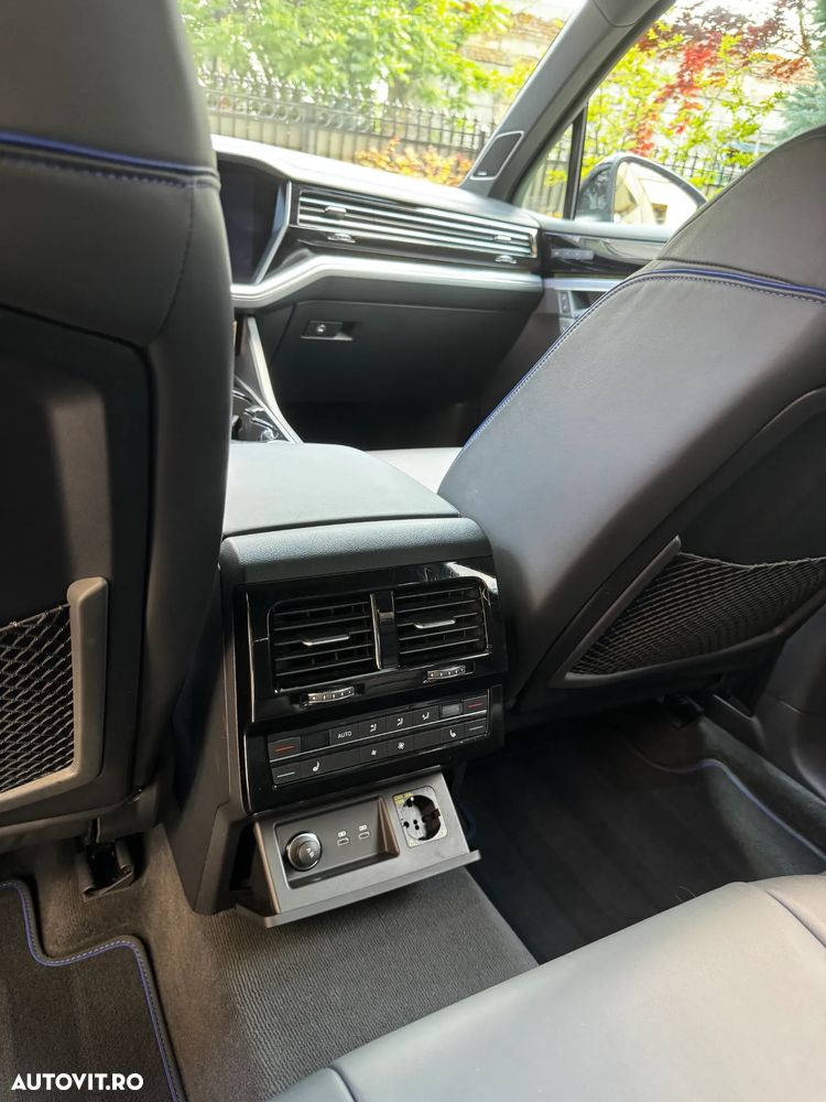 Volkswagen Touareg - 11