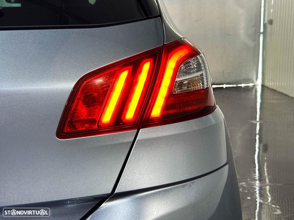 Peugeot 308 1.6 BlueHDi Allure - 57