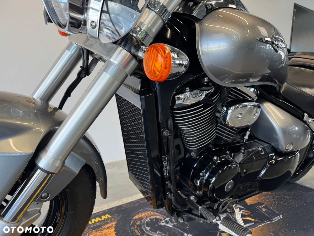 Suzuki Intruder - 19