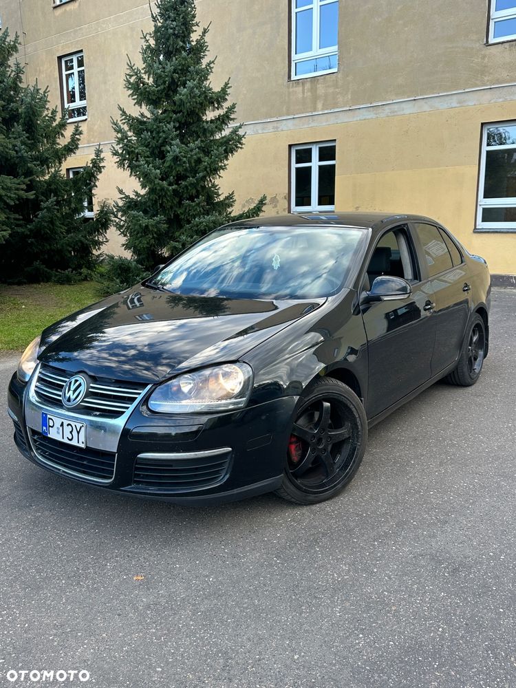 Volkswagen Jetta - 1