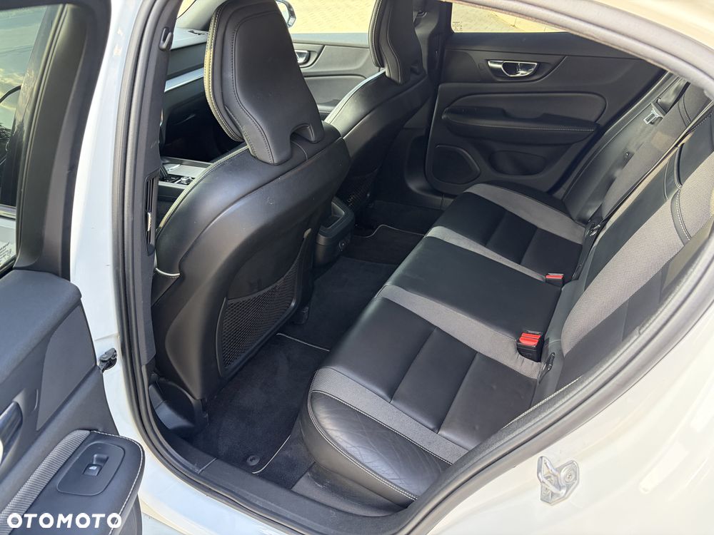 Volvo S60 B4 B R-Design - 16