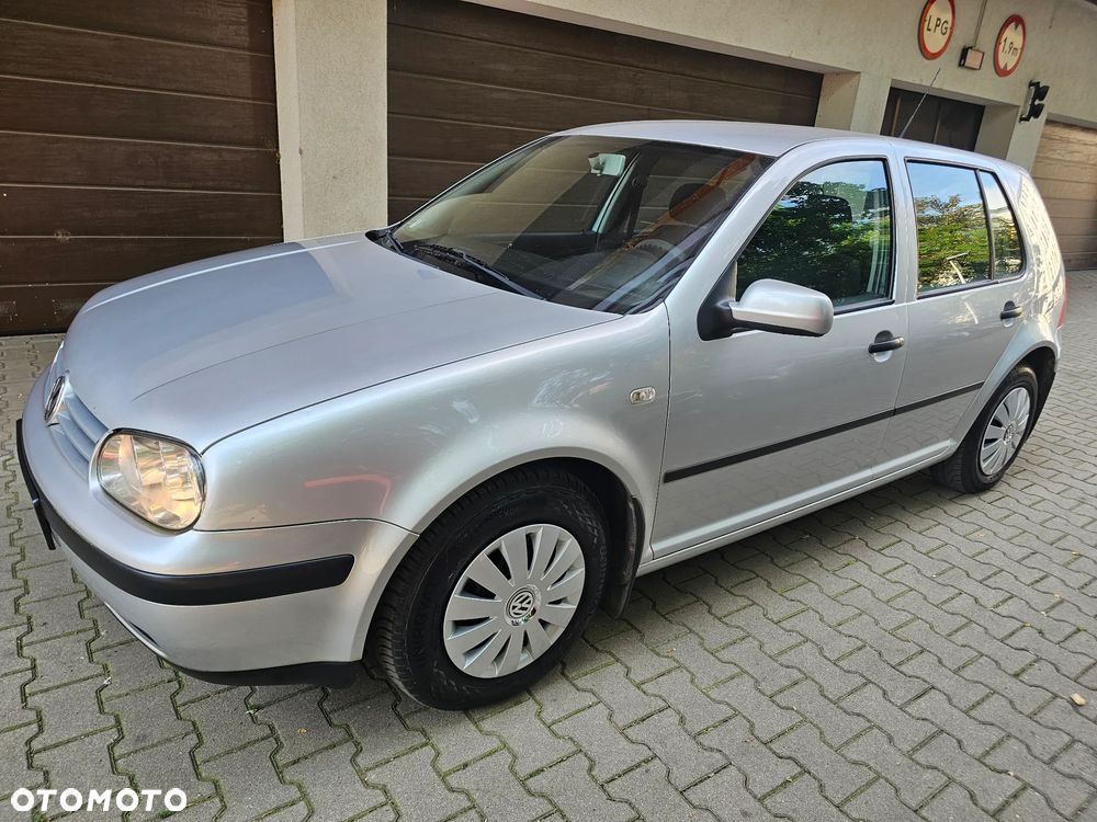 Volkswagen Golf 1.6 Basis - 1