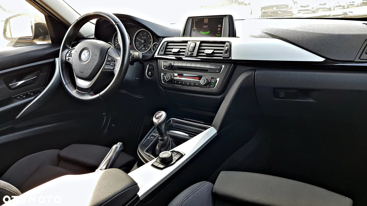 BMW Seria 3 320d Sport Line - 15