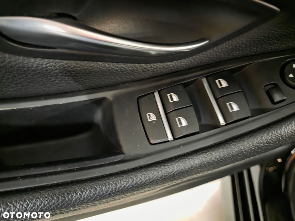 BMW Seria 5 520d xDrive - 13