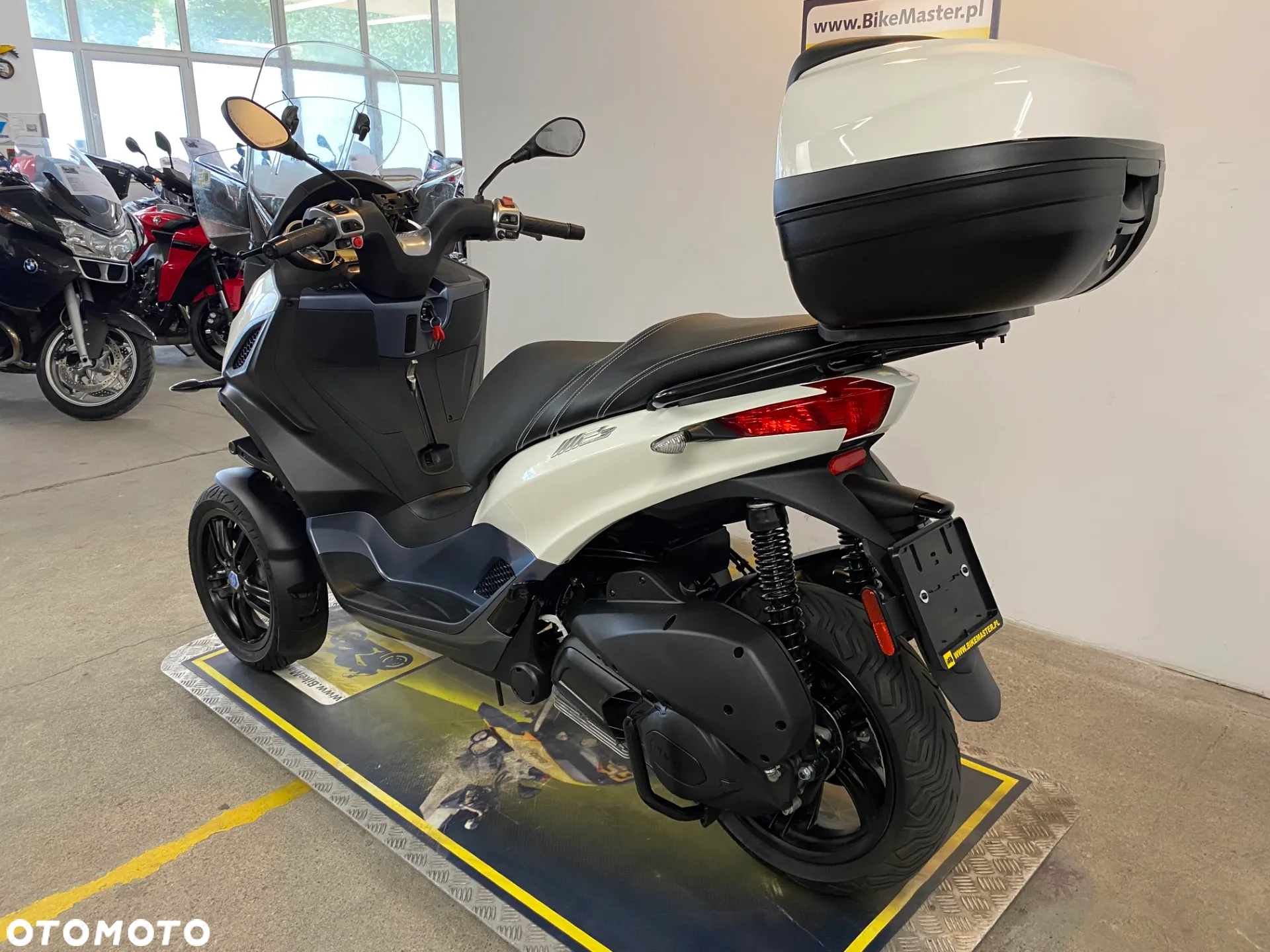 Piaggio MP-3 - 6