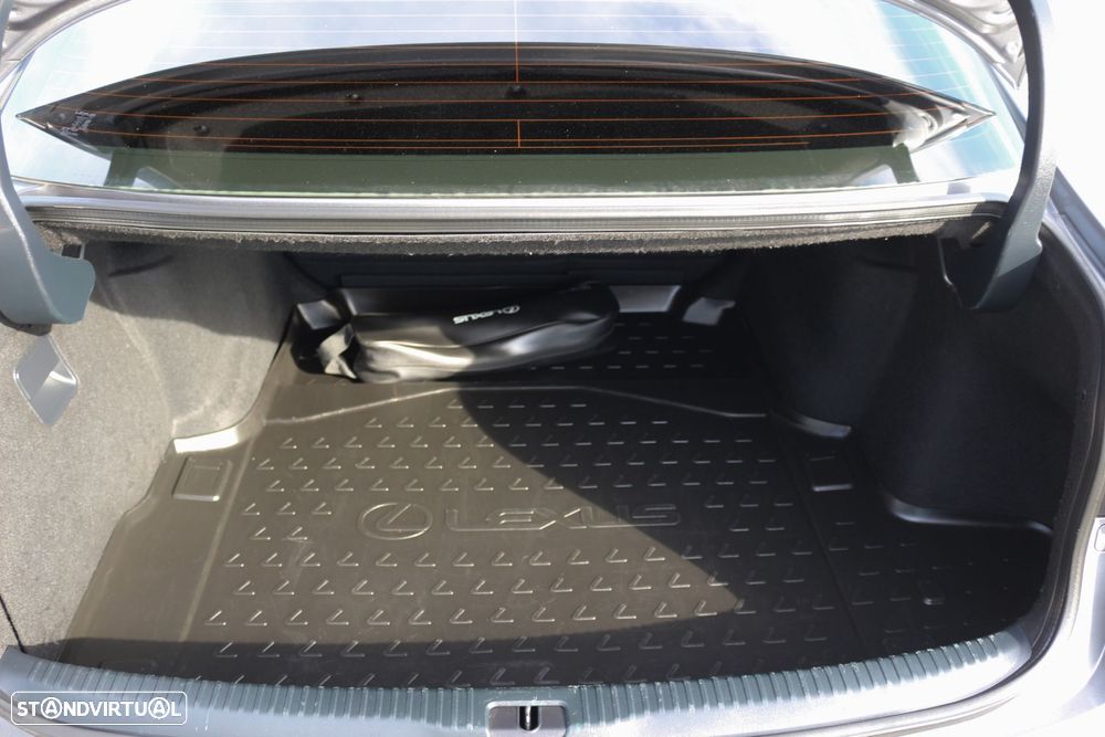 Lexus IS 300H F Sport - 45