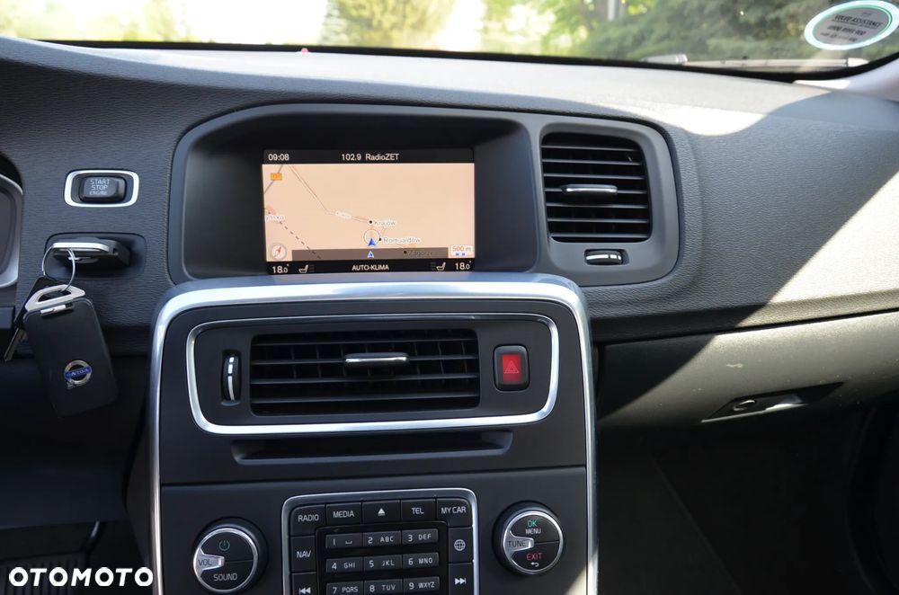 Volvo V60 D4 Geartronic Momentum - 27