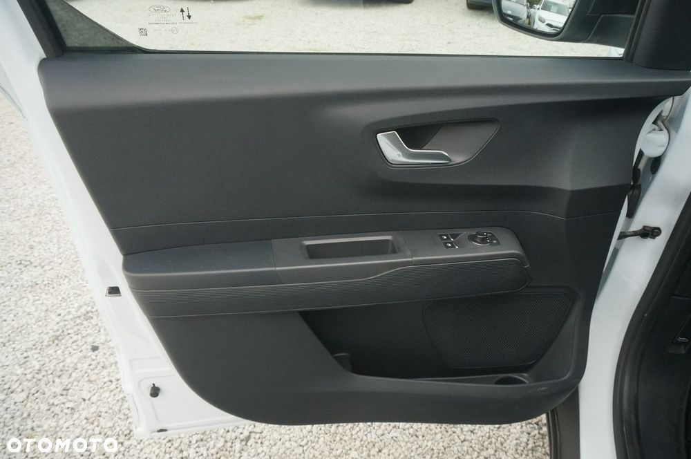 Ford Transit Courier - 11