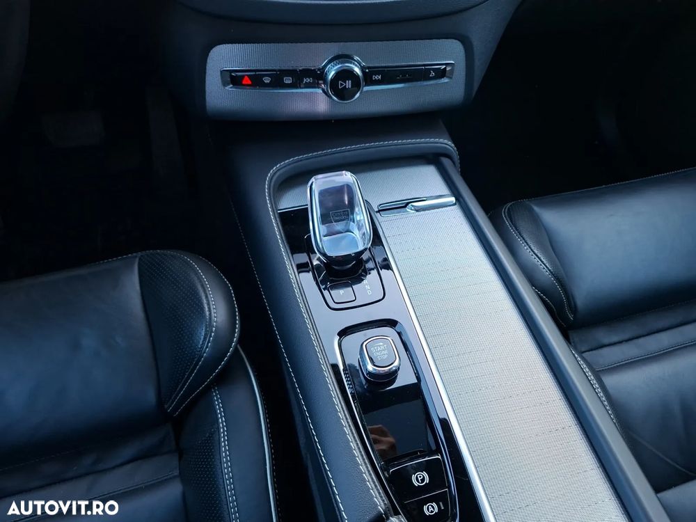 Volvo XC 90 B5 D AWD Plus Dark - 11