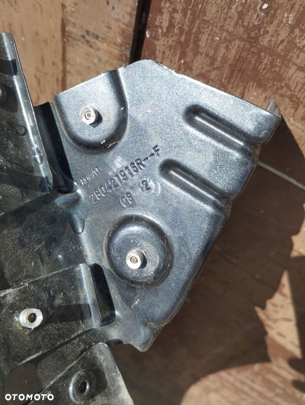 Błotnik prawy przód Dacia Sandero III 3 - 5