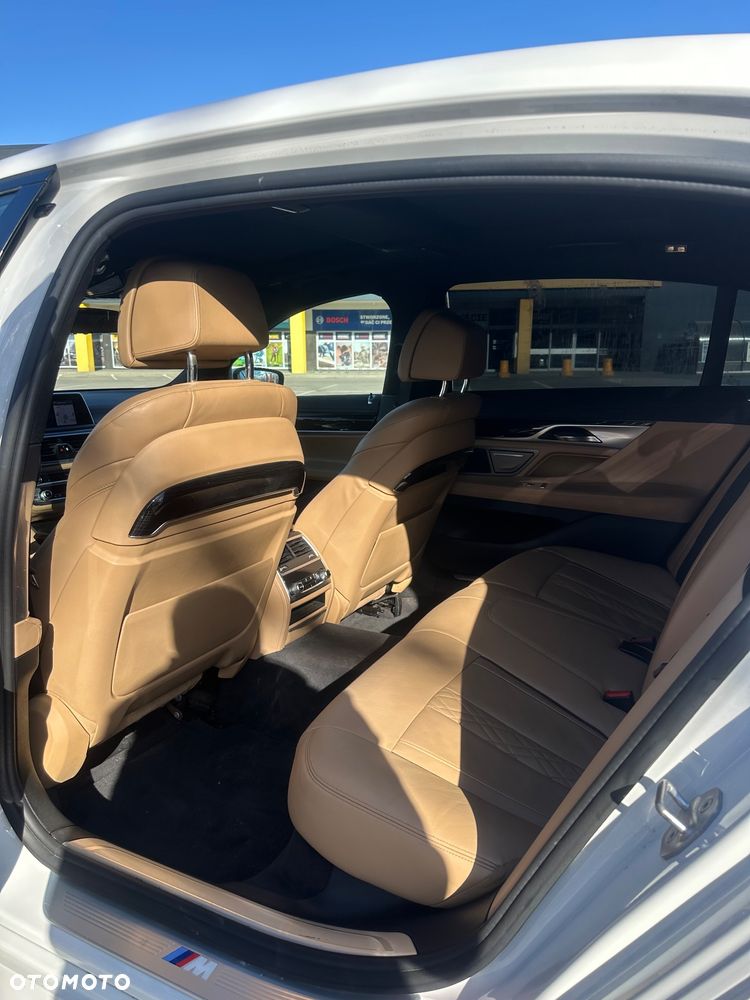 BMW Seria 7 740Li - 34
