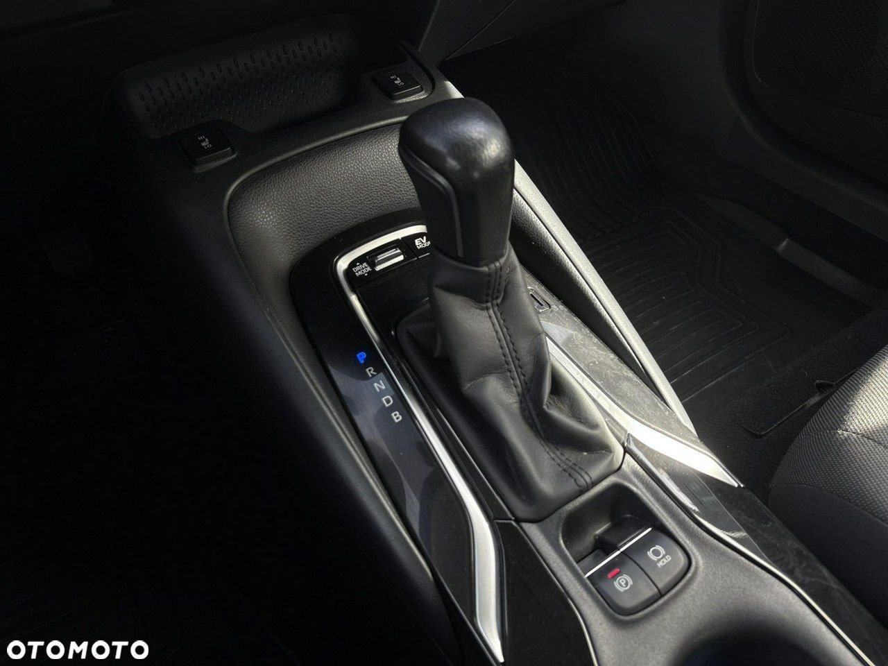 Toyota Corolla 1.8 Hybrid Comfort - 24