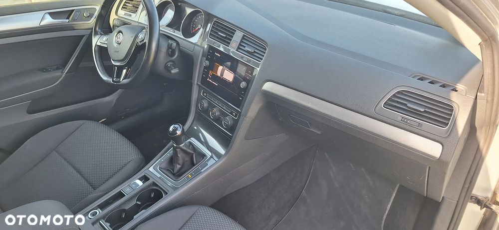 Volkswagen Golf - 5