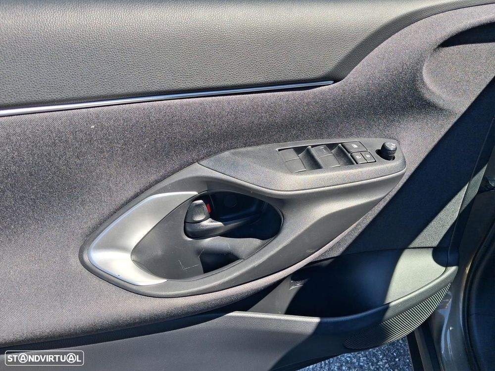 Toyota Yaris Cross 1.5 HDF Luxury — fotografia 8