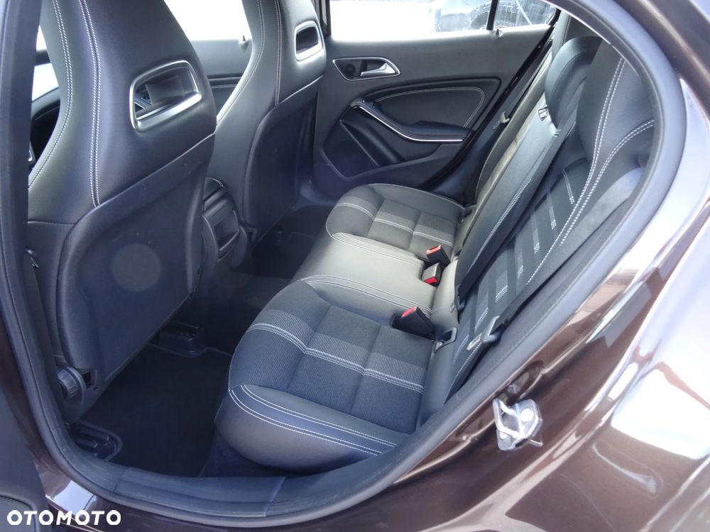 Mercedes-Benz GLA 200 d 4Matic 7G-DCT UrbanStyle Edition - 17