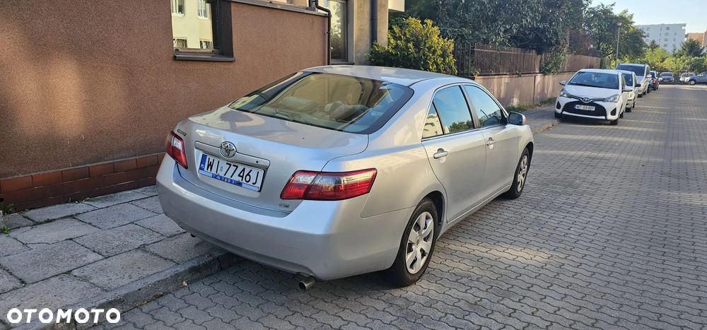 Toyota Camry 2.4 XLE - 4