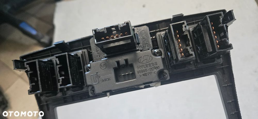 Ramka środkowa konsoli Hyundai Coupe II 2003r lak. EB - 4