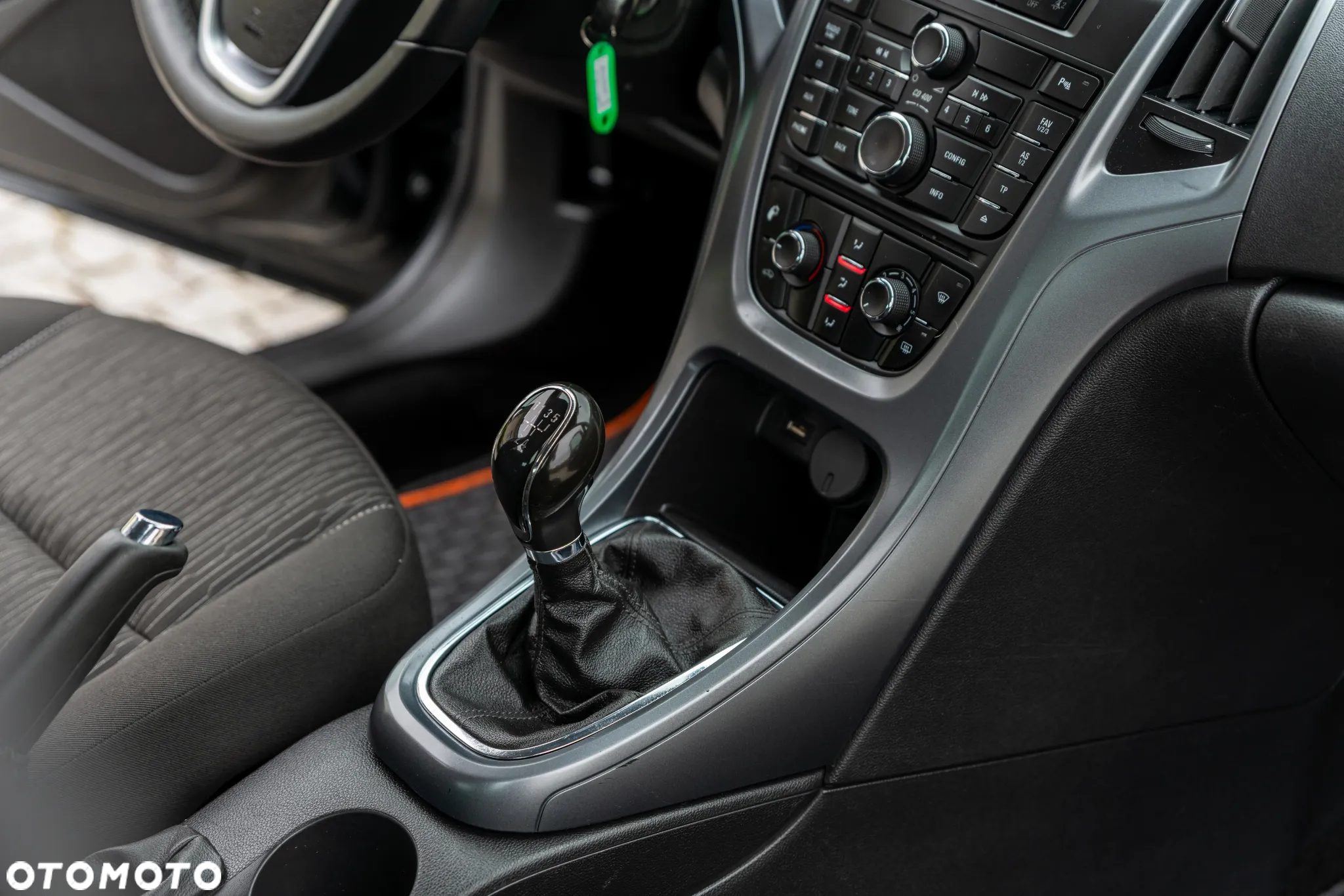Opel Astra IV GTC 1.4 Active - 27
