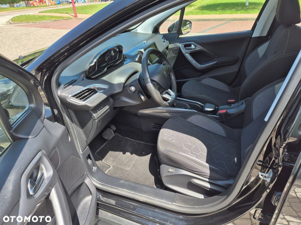 Peugeot 2008 1.2 Pure Tech GPF Allure S&S EAT6 - 22