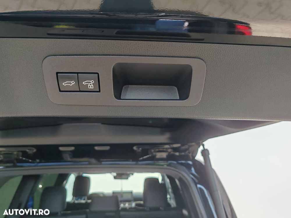 Toyota Land Cruiser 300 - 25