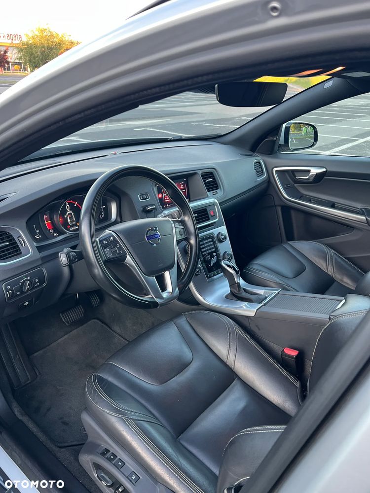 Volvo V60 D4 Geartronic Linje Svart - 11