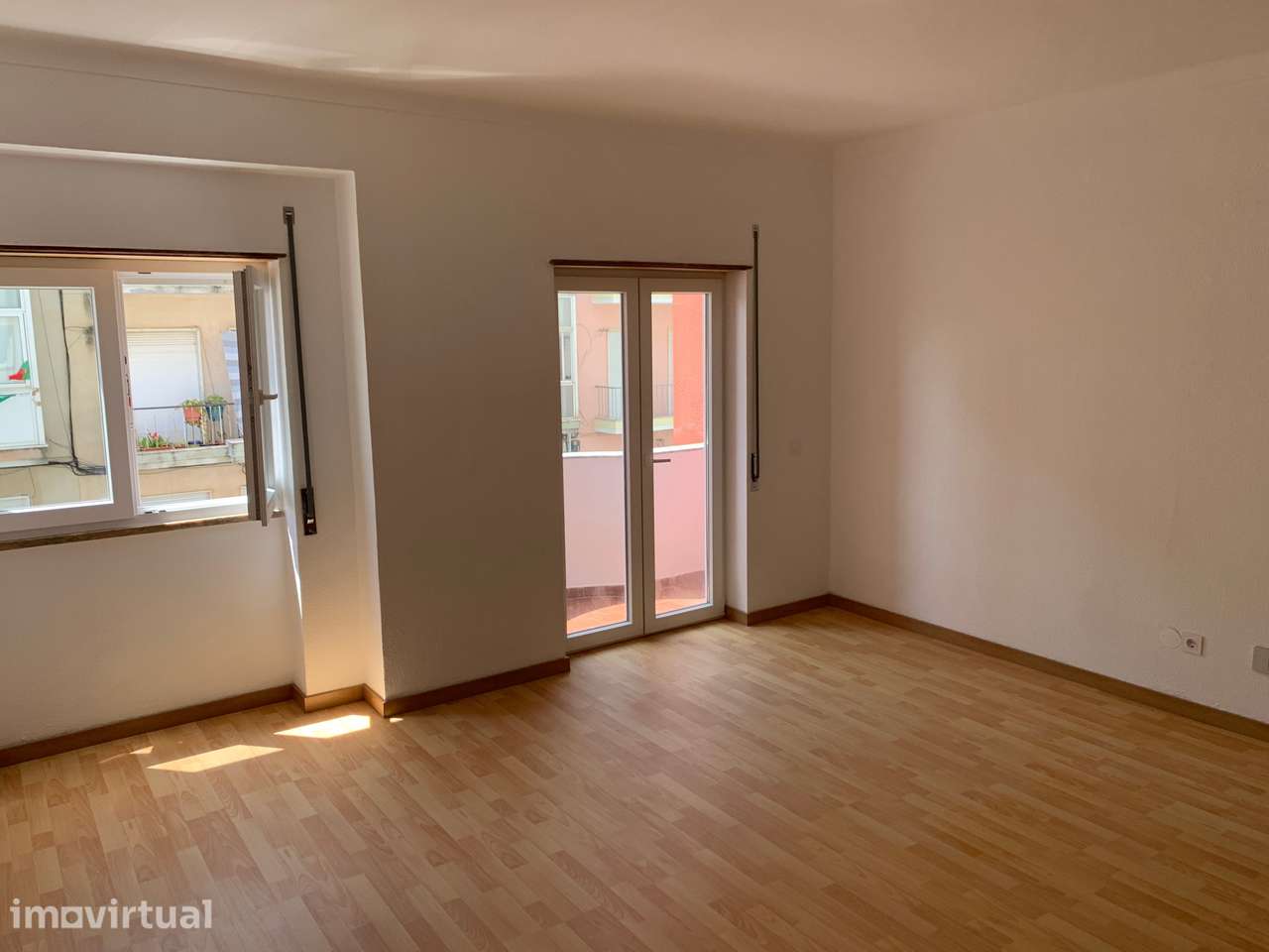 T3 Pinhal Novo | Remodelado | Varanda | Arrecadação - Grande imagem: 2/24