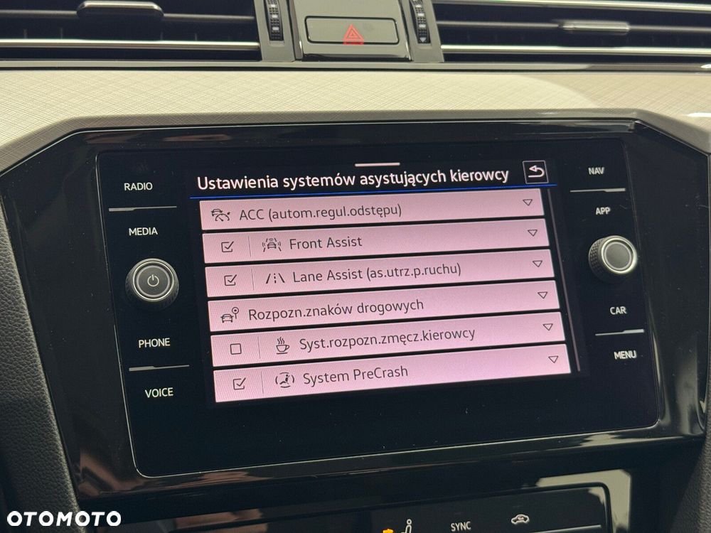 Volkswagen Passat - 36