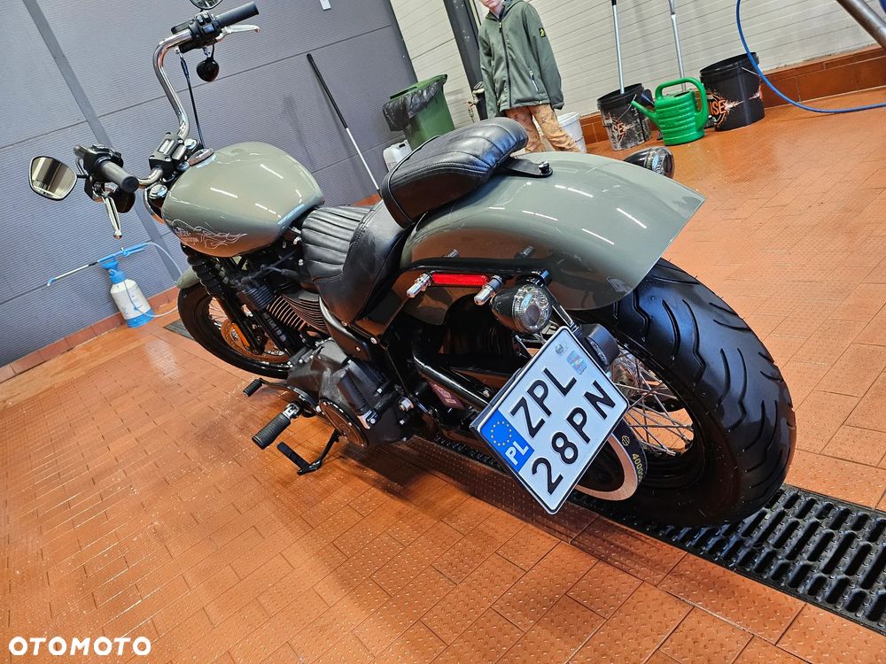 Harley-Davidson Softail Street Bob - 2