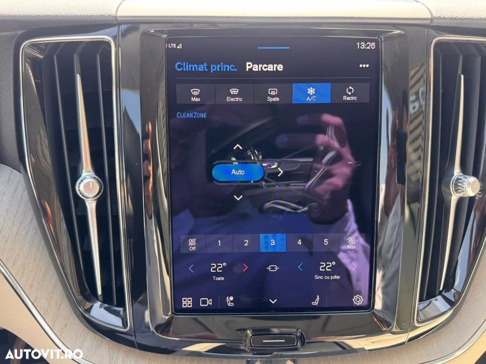 Volvo XC 60 B5 AT AWD MHEV Plus Dark - 27