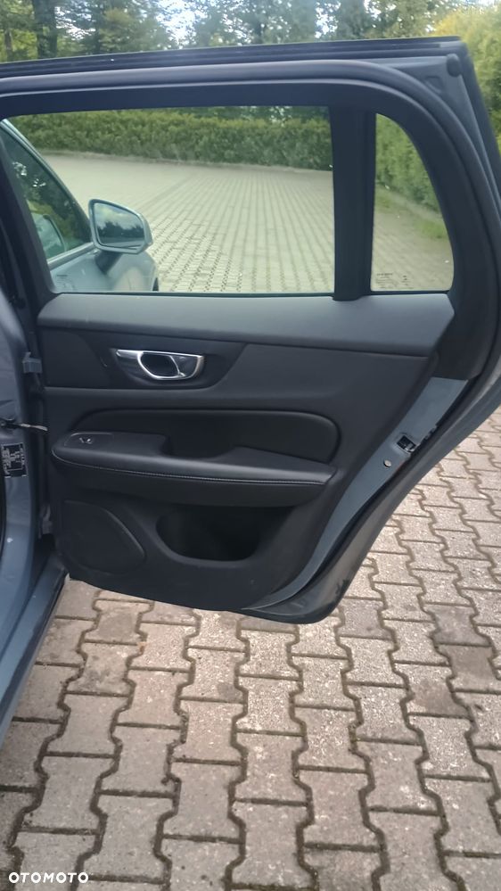 Volvo V60 B4 D R-Design - 12