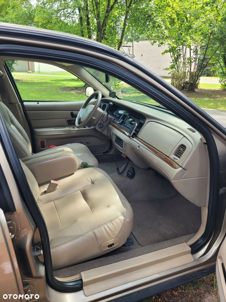 Ford Crown ver-4-6-ltd-lx - 9